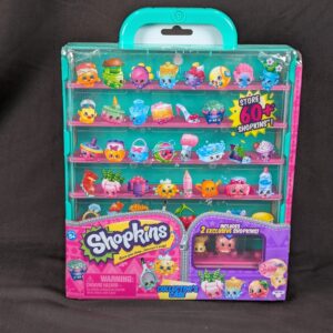 10-467.jpg Moose Toys Shopkins Collector Case 2016 Edition with 2 Figures and Sticker Sheet