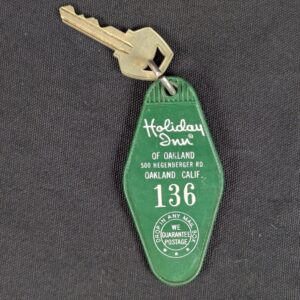 Vintage Holiday Inn Oakland Key Fob W.W. Wilcox Mfg Co Chicago Green White Si...