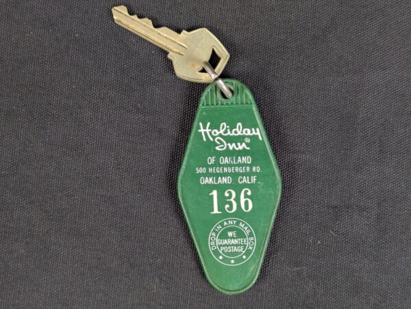 Vintage Holiday Inn Oakland Key Fob W.W. Wilcox Mfg Co Chicago Green White Si...