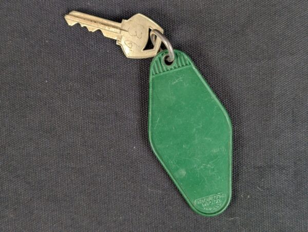 Vintage Holiday Inn Oakland Key Fob W.W. Wilcox Mfg Co Chicago Green White Si...