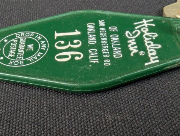 Vintage Holiday Inn Oakland Key Fob W.W. Wilcox Mfg Co Chicago Green White Si...