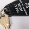 10-4957.jpg Vintage Oak Lo Motel Dunsmuir CA Room Key and Plastic Keychain Fob Number 22