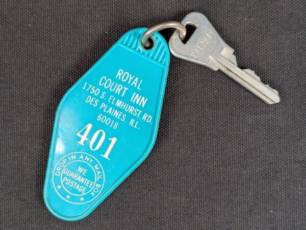 10-4959.jpg Vintage Royal Court Inn Motel Key and Plastic Fob Best Western Des Plaines Il...