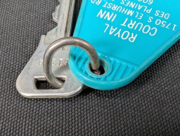 10-4961.jpg Vintage Royal Court Inn Motel Key and Plastic Fob Best Western Des Plaines Il...
