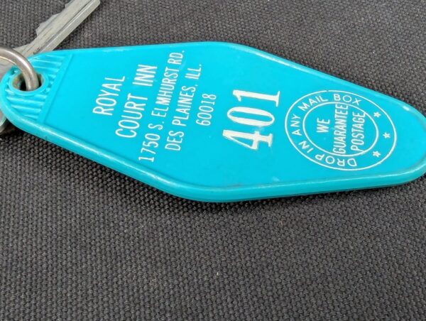 10-4962.jpg Vintage Royal Court Inn Motel Key and Plastic Fob Best Western Des Plaines Il...