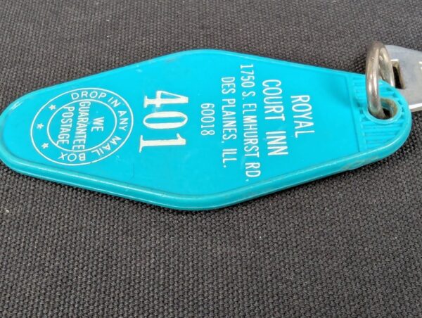 10-4964.jpg Vintage Royal Court Inn Motel Key and Plastic Fob Best Western Des Plaines Il...
