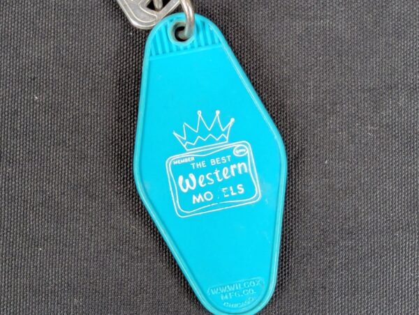 10-4965.jpg Vintage Royal Court Inn Motel Key and Plastic Fob Best Western Des Plaines Il...