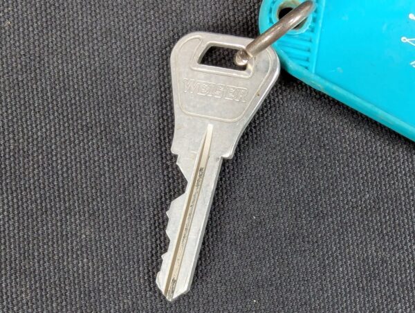 10-4967.jpg Vintage Royal Court Inn Motel Key and Plastic Fob Best Western Des Plaines Il...