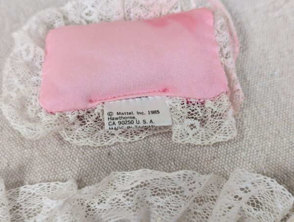 10-691.jpg Vintage 1985 Mattel Barbie Doll Bedding Set Quilted Pink Blanket Lace Pillow