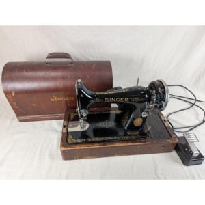 10-949.jpg Vintage Singer Model 99K Sewing Machine 1950s w/ Bentwood Case Serial AE503328
