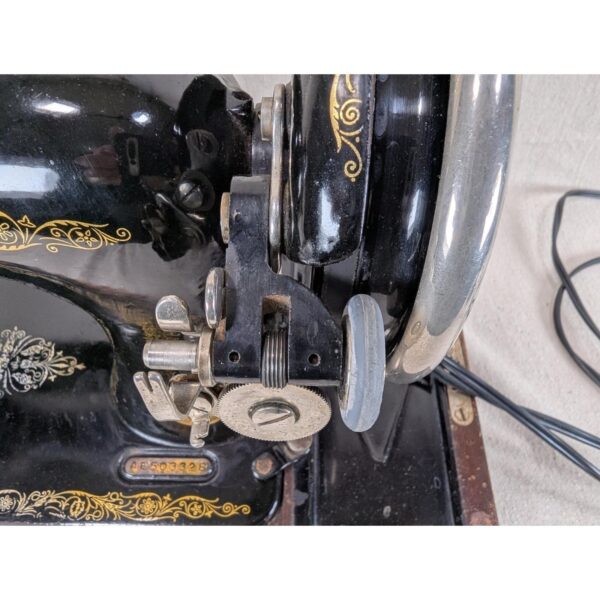 Vintage Singer Model 99K Sewing Machine 1950s w/ Bentwood Case Serial AE503328